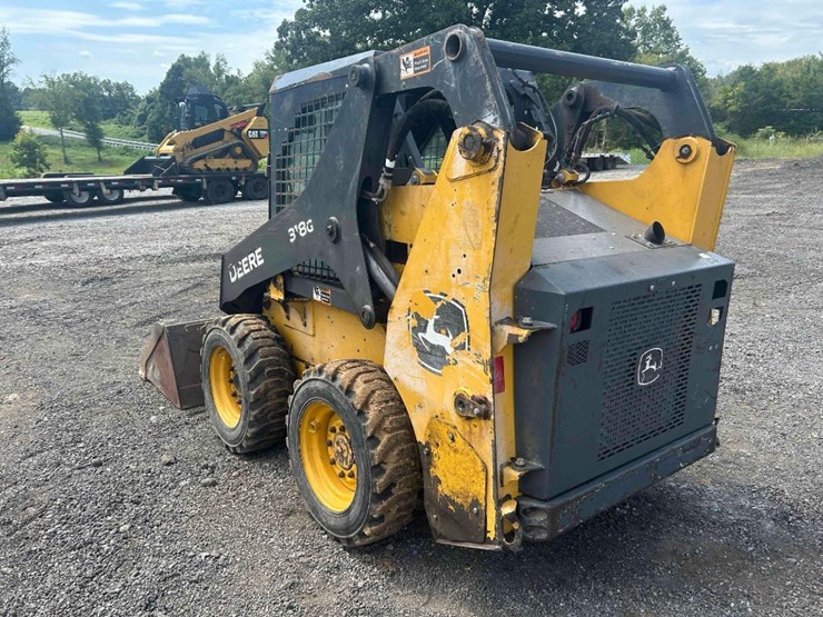 2020-deere-318g-image-2