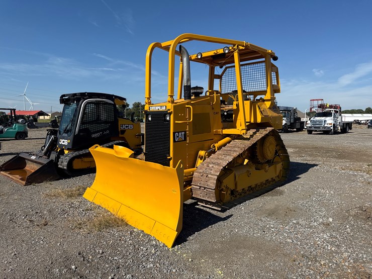 caterpillar-d4h-image-1