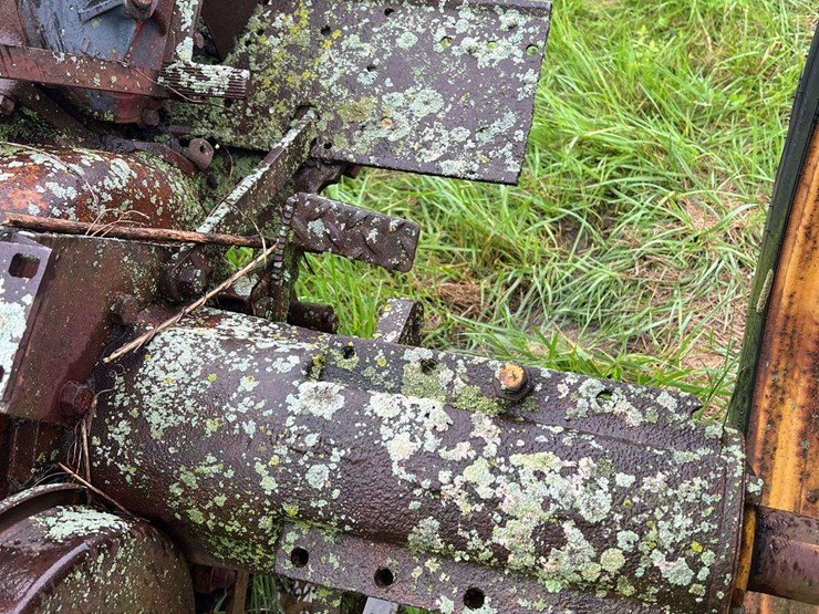 massey-harris-rear-end-image-7