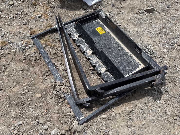 #230-•-#26355-•-unused-giyi-mini-skid-steer-forks-image-1