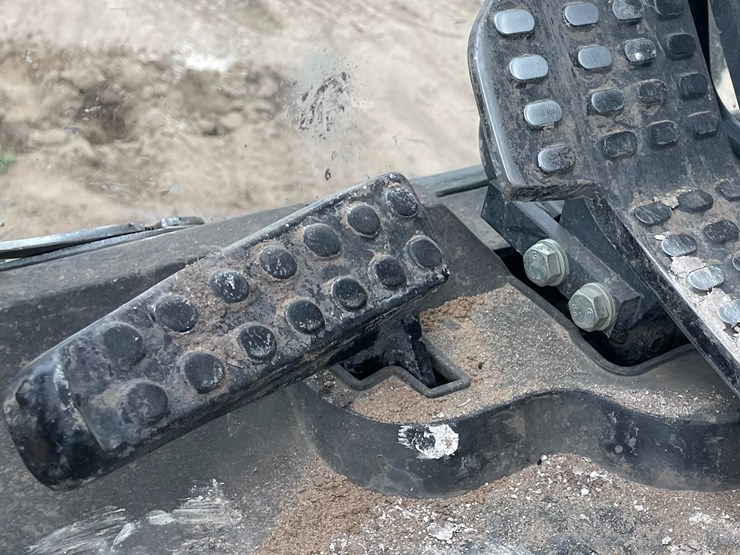 deere-160d-lc-image-31
