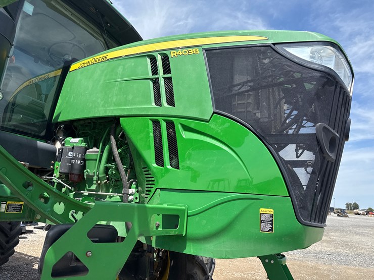 2018-john-deere-r4038-image-36