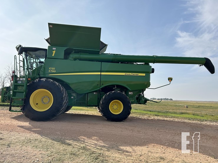 2021-john-deere-s790-image-7