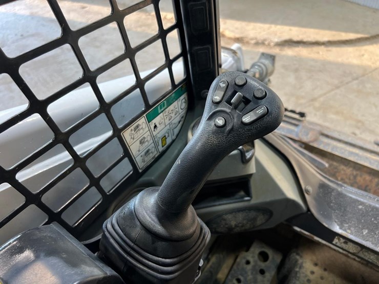2022-bobcat-t450-image-24