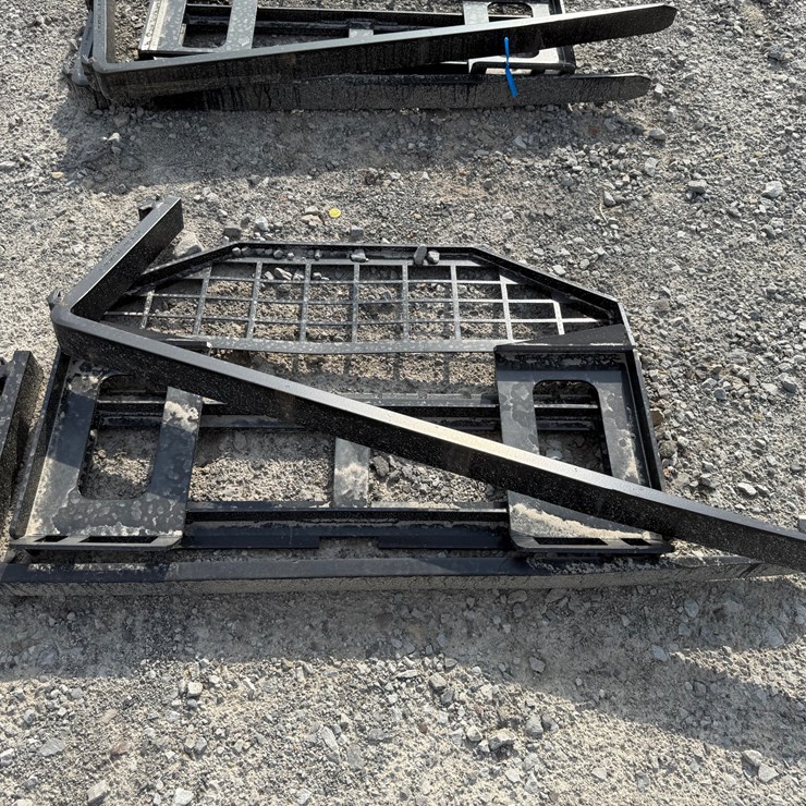 #2000 • #26292 • Unused GIYI Skid Steer Forks D14769