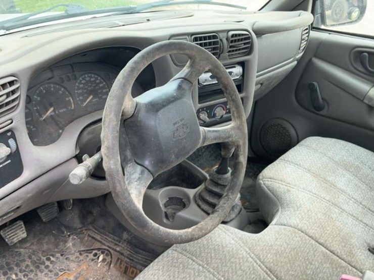 #143-•-2002-chevy-s10-truck-image-30