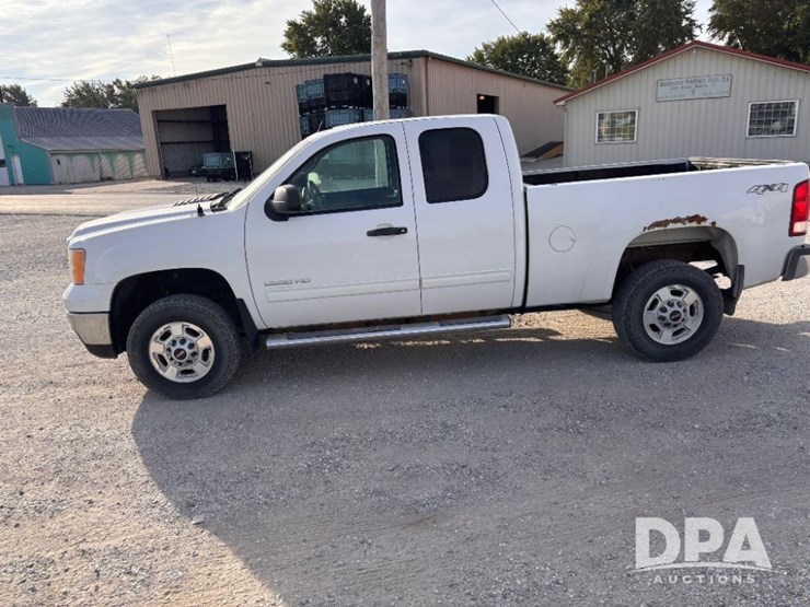 2013-gmc-2500-image-12