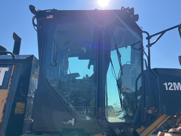 2017-caterpillar-12m3-image-23