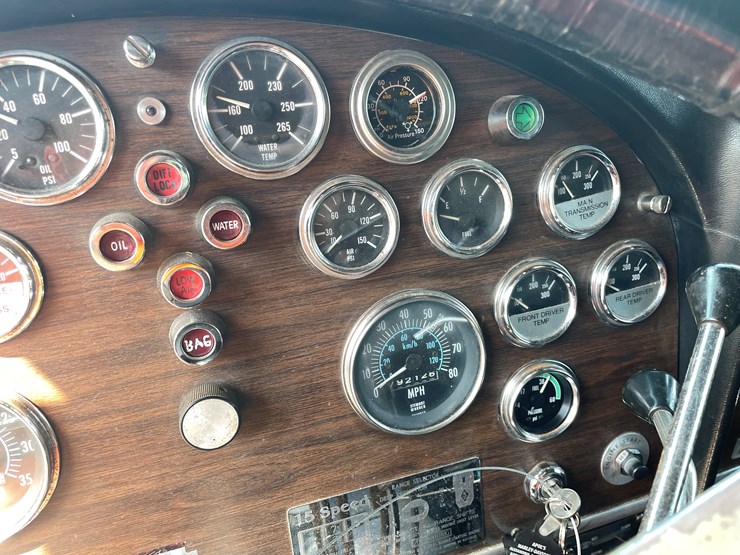 #2148-•-1985-peterbilt-359-truck-tractor-(has-mn-title)-image-29