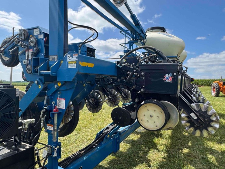2014-kinze-3600-image-45