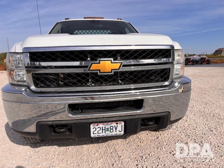 2012-chevrolet-3500-image-17