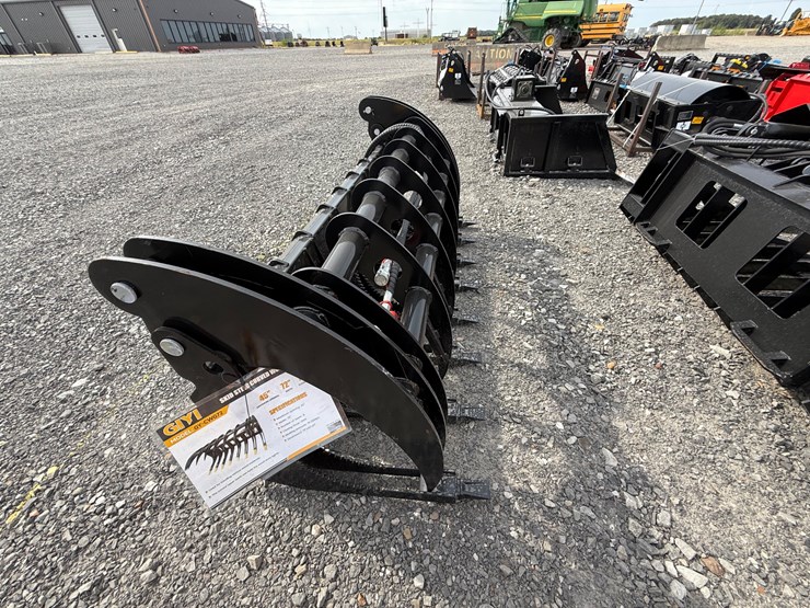 #2000-•-#26335-•-unused-giyi-72"-skid-steer-curbed-log-grabber-chxzmq722507102-image-6