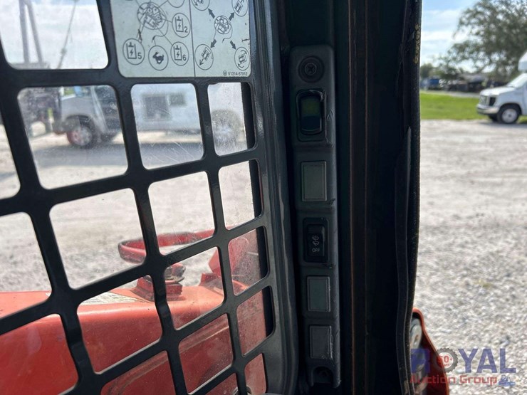 kubota-ssv75-image-12