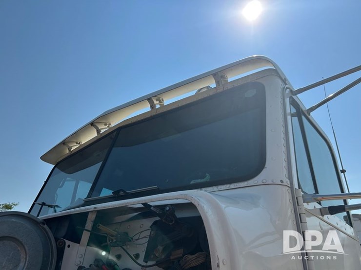 1998-freightliner-day-cab-truck-(cp0657,-unit-28648)-image-27