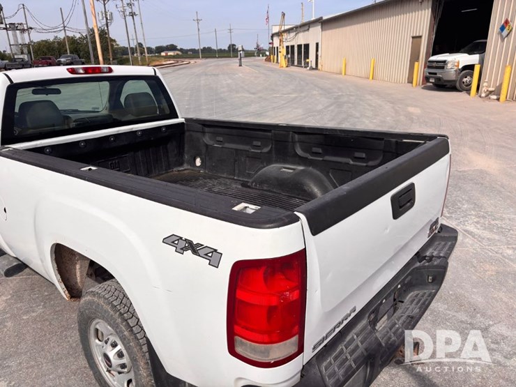 2012-gmc-sierra-2500-image-33