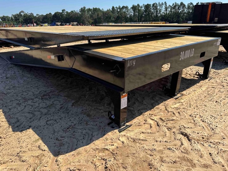 unused-x-star-20'-x-101"-loading-ramp-image-1