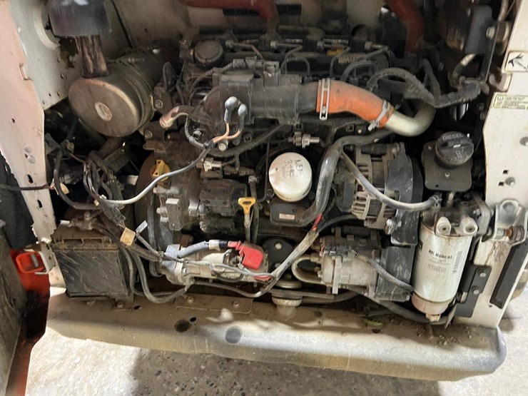 2021-bobcat-t740-image-16