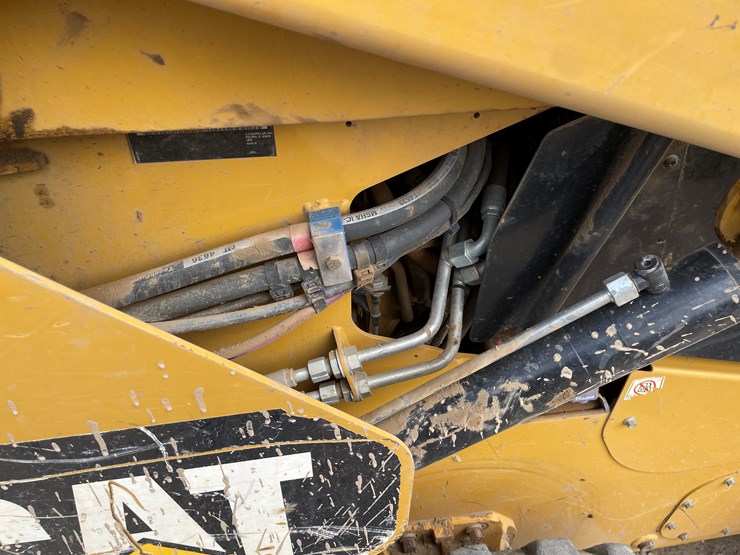2014-caterpillar-262d-image-16