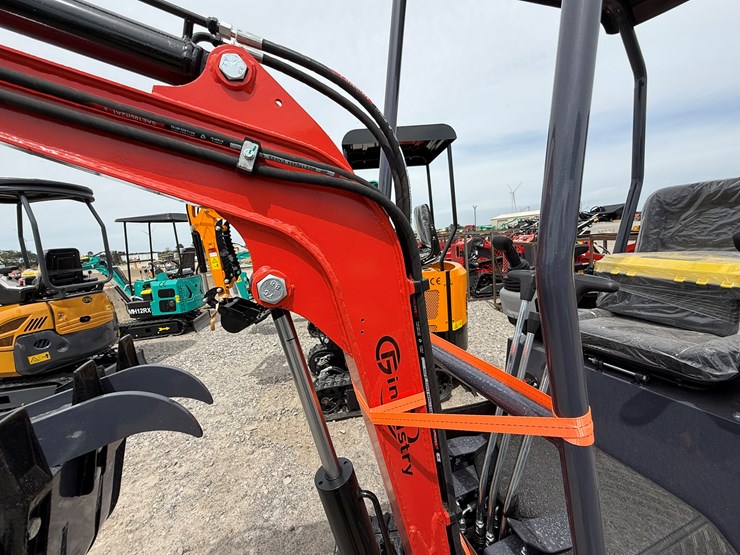 #220-•-#26484-•-unused-cfg-mx15rx-mini-excavator-image-19