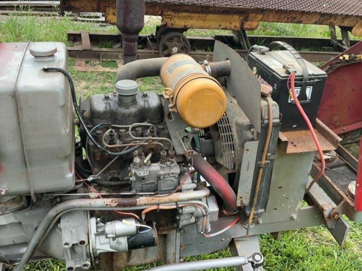 #124-•-massey-ferguson-mf210-tractor-image-19