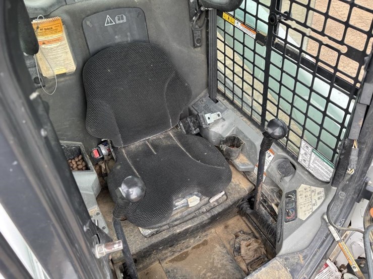 2022-bobcat-t770-image-19