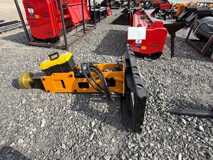 #2000-•-#26323-•-unused-giyi-skid-steer-post-driver-dzc6802507154-image-11