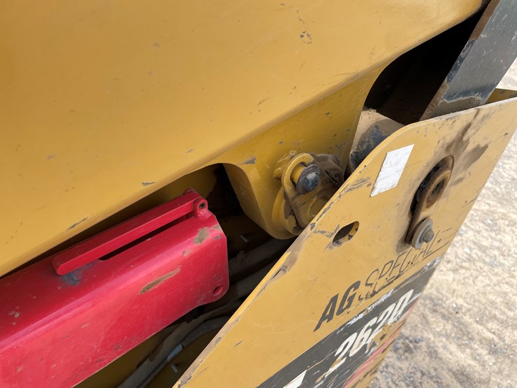 2014-caterpillar-262d-image-10