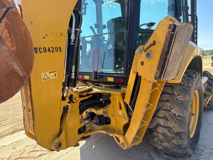 2019-caterpillar-420f2-image-13