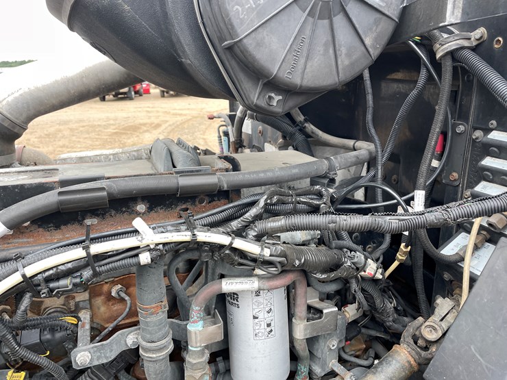 2013-peterbilt-386-image-35