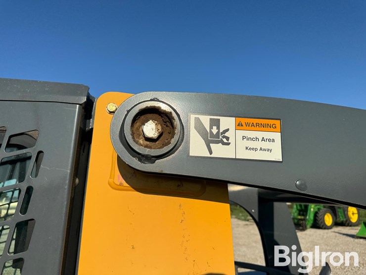 2011-deere-326d-image-19