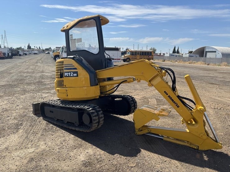 komatsu-pc12-image-2