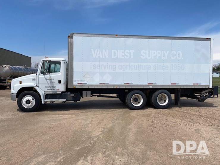 1998-freightliner-fl70-image-2