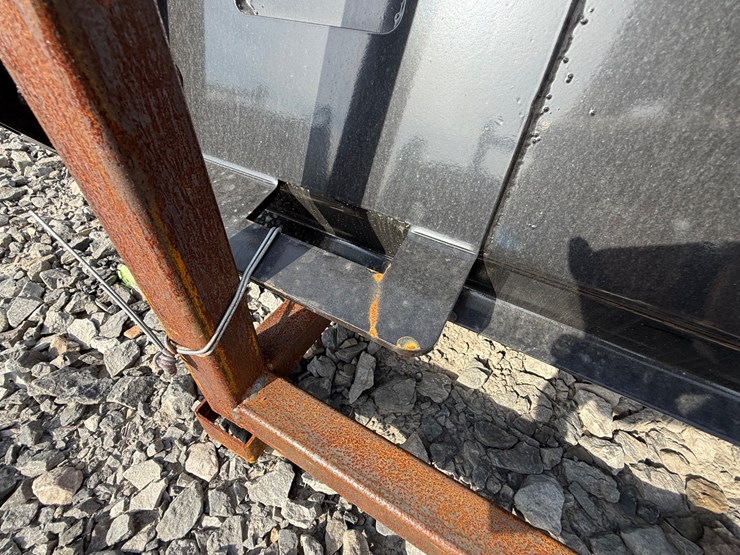 #2000-•-#26264-•-unused-giyi-72"-skid-steer-bucket-fkhd722507244-image-9