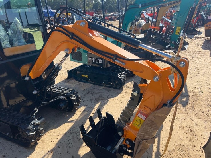 unused-future-ft13cj-excavator-image-12