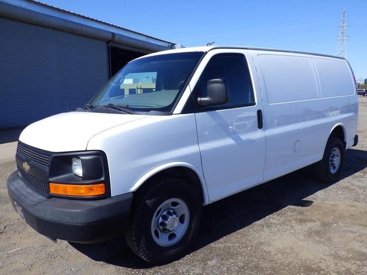 2014-chevrolet-express-2500-image-1