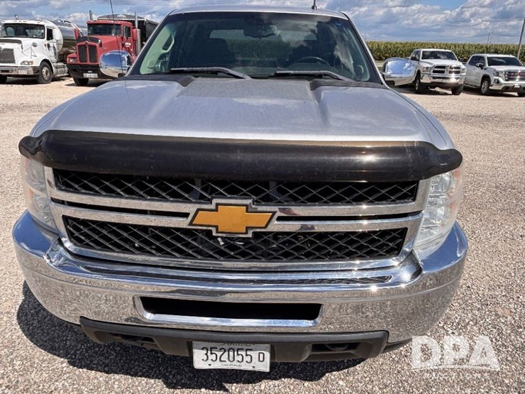 2014-chevrolet-2500hd-image-2