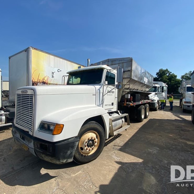 1998 Freightliner Dry Tender Truck (PZ13844, Unit 28643)