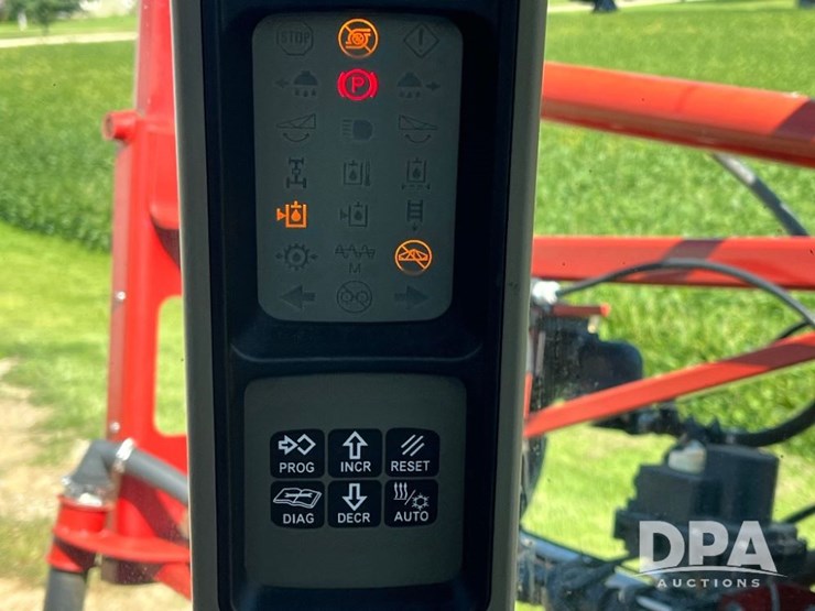 2011-case-ih-patriot-3330-image-72