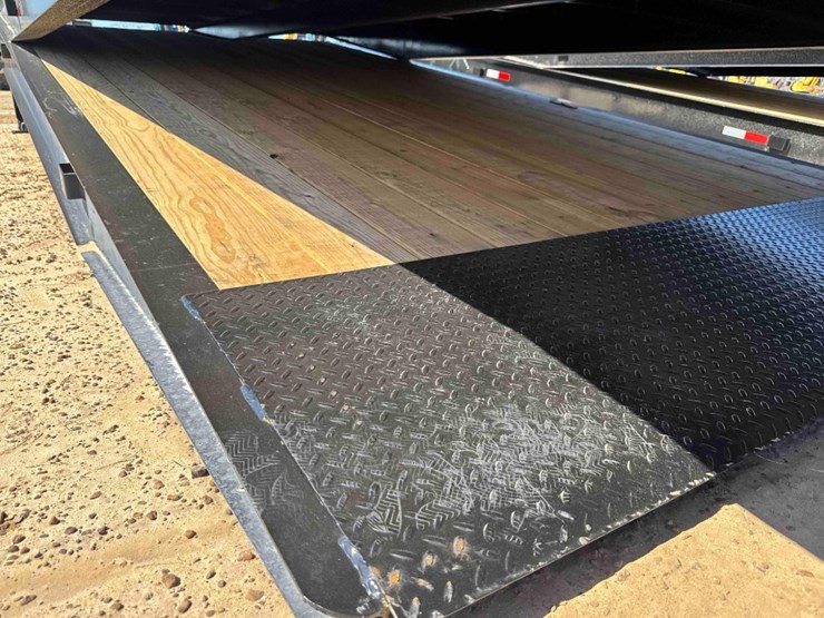 unused-x-star-20'-x-101"-loading-ramp-image-5