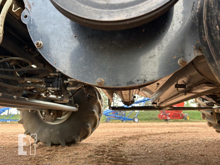 2015-case-ih-8240-image-37