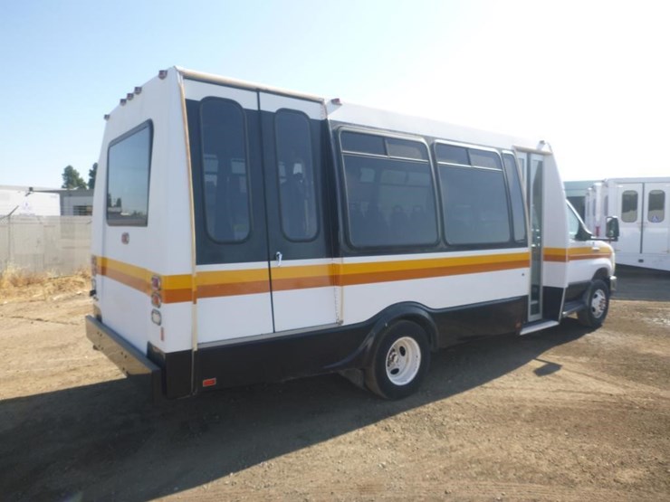 2008-ford-e450-image-3