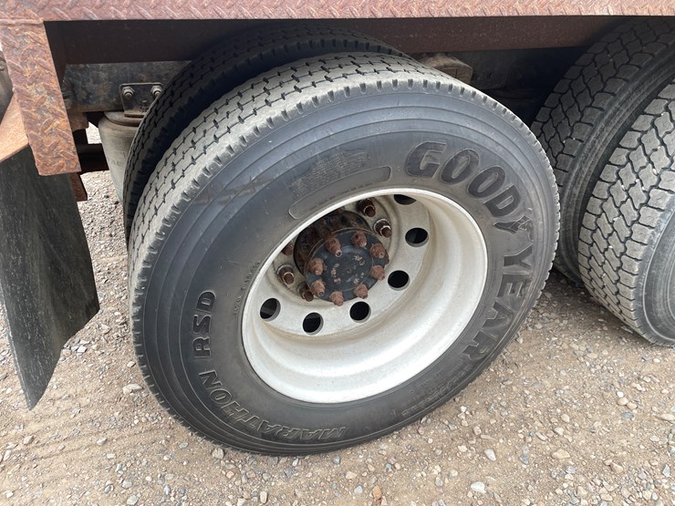 #2107-•-1997-volvo-truck-tractor-(has-mn-title-in-delay)-image-13