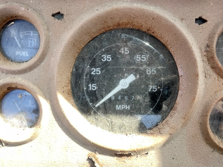 1981-ford-8000-image-28