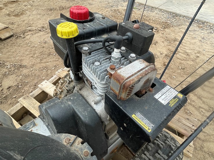 #9633-•-yard-machines-snowblower-image-5
