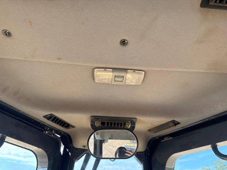 2019-komatsu-d51px-24-image-32