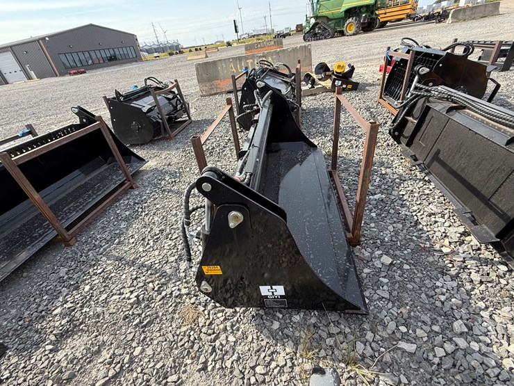 #2000-•-#26264-•-unused-giyi-72"-skid-steer-bucket-fkhd722507244-image-6