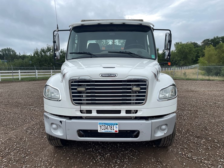 #2147-•-2013-freightliner-patch-truck-(has-mn-title)-image-8