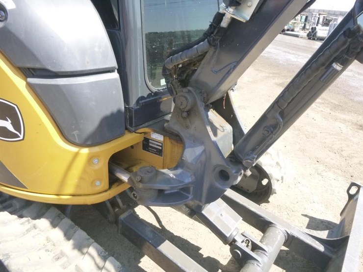 2022-deere-35g-image-36