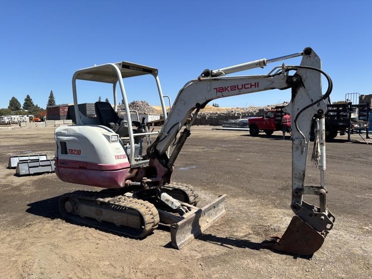 2016-takeuchi-tb230-image-2