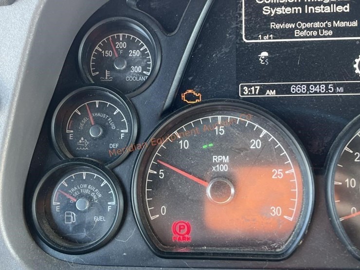 2016-peterbilt-579-image-48
